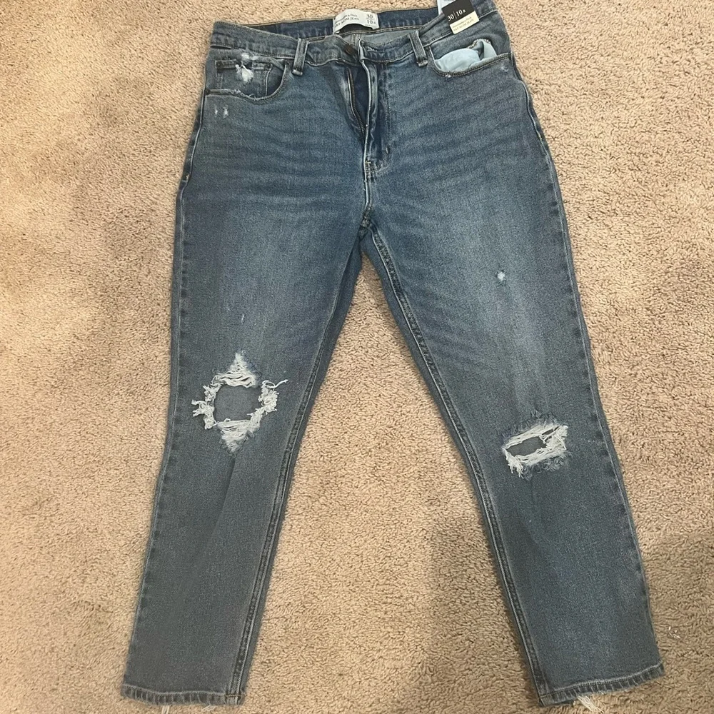 A&F Mom Jean - Picture 1 of 2